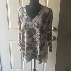 Women's Ellen Tracy V-Neck Top Size S. Floral print.